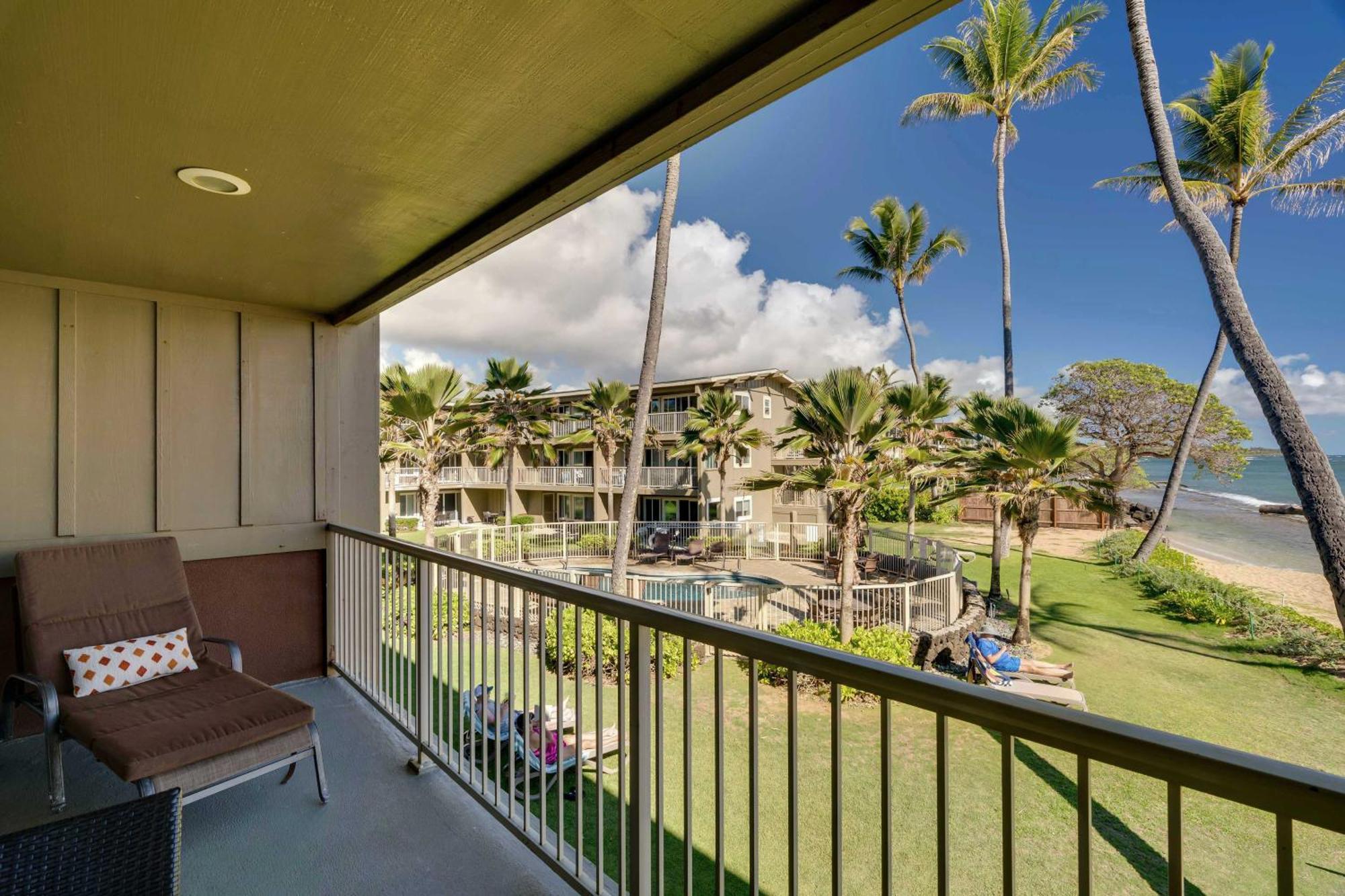 Waipouli Beachfront Condo With Balcony And Ocean Views Kapa'a Exteriér fotografie